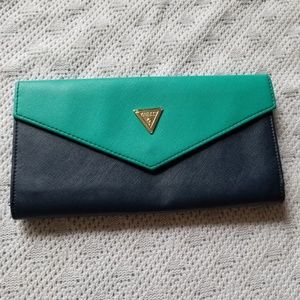 Guess clutch style purse
